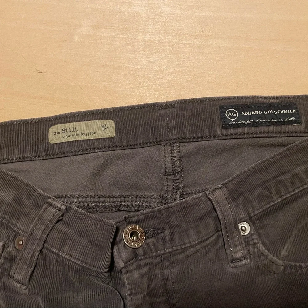 AG Adriano Goldschmied the Stilt cigarette leg jean size 28R - Picture 3 of 5